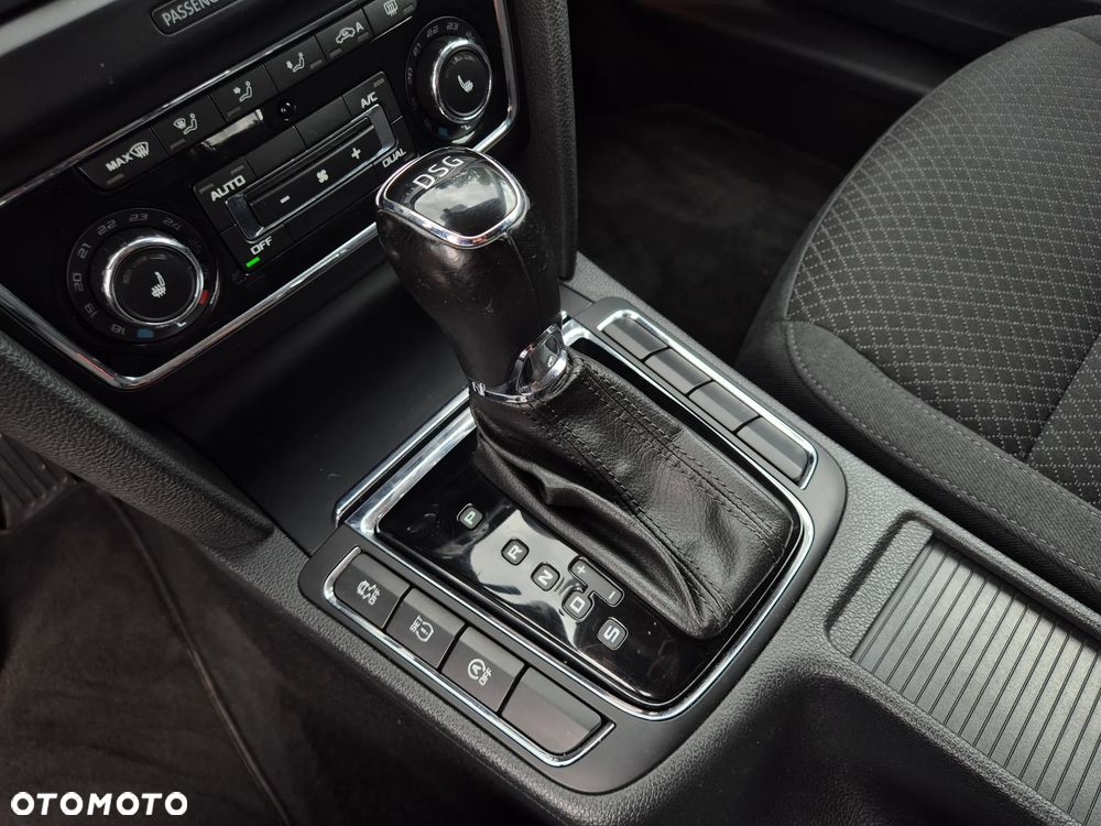 Skoda Superb 2.0 TDI DSG Elegance - 27