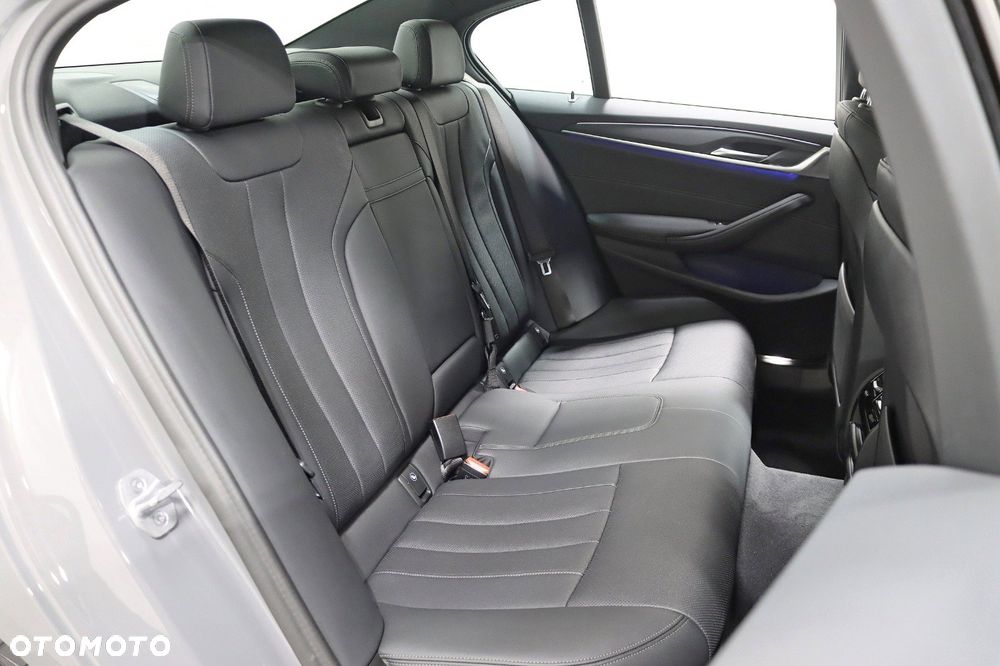 BMW Seria 5 530i xDrive M Sport Edition - 26