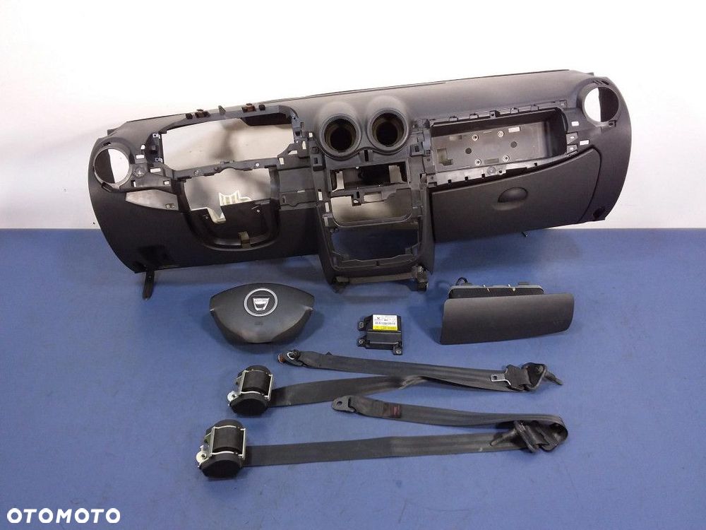 DUSTER I 10-13 DESKA KONSOLA PODUSZKI PASY EU KPL - 1