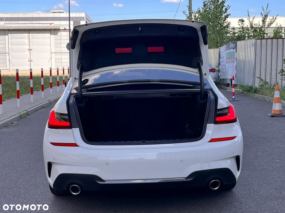 BMW Seria 3 318i M Sport sport - 24