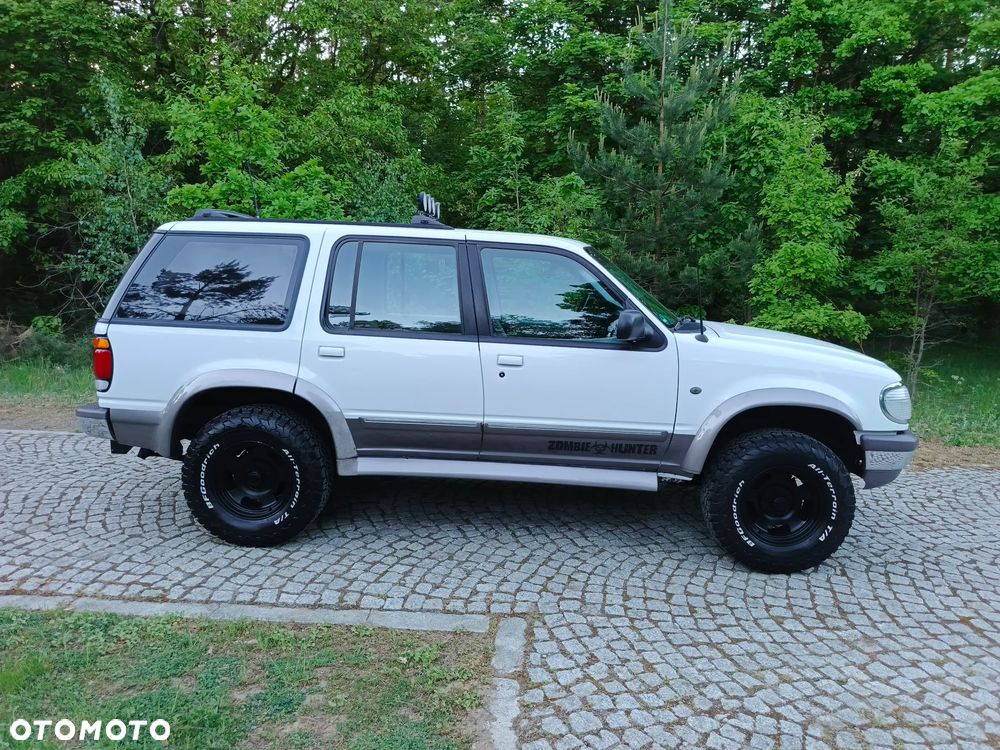 Ford Explorer - 26