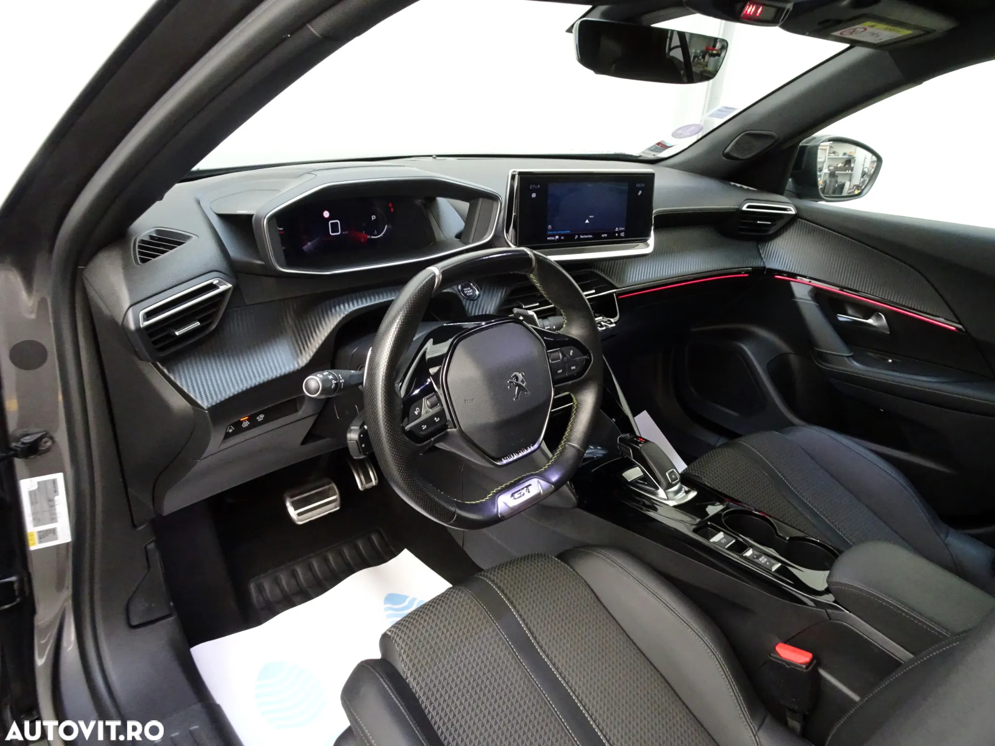 Peugeot 2008 PureTech 130 EAT8 GT - 7