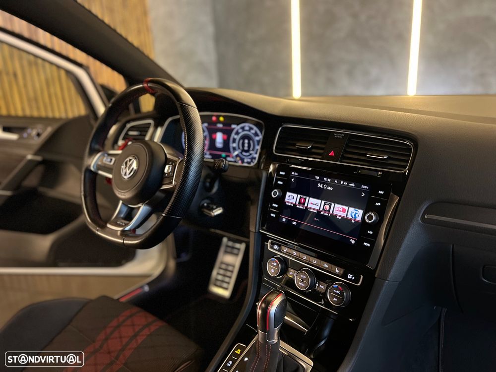 VW Golf GTI TCR 2.0 TSI OPF DSG - 17