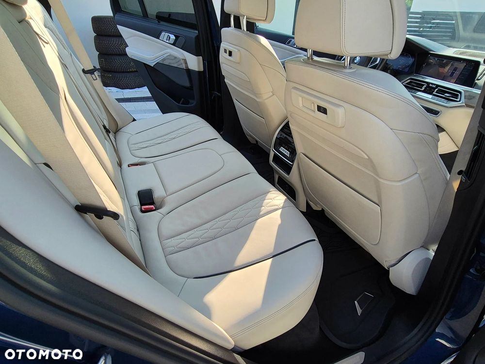 BMW X5 M50i - 25
