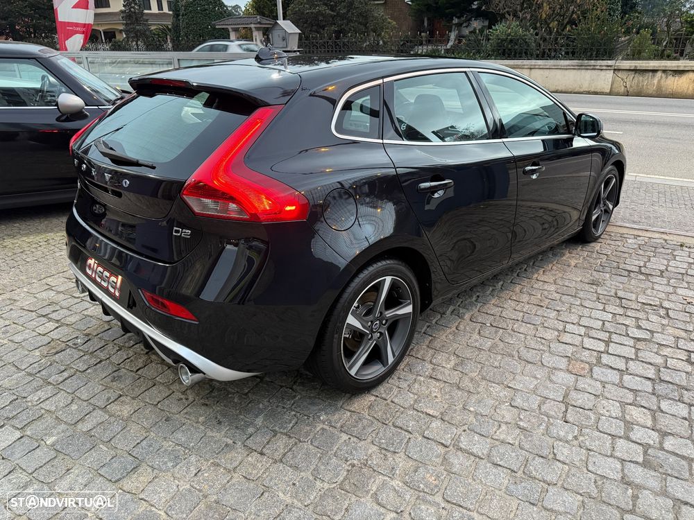 Volvo V40 D2 R Design - 11