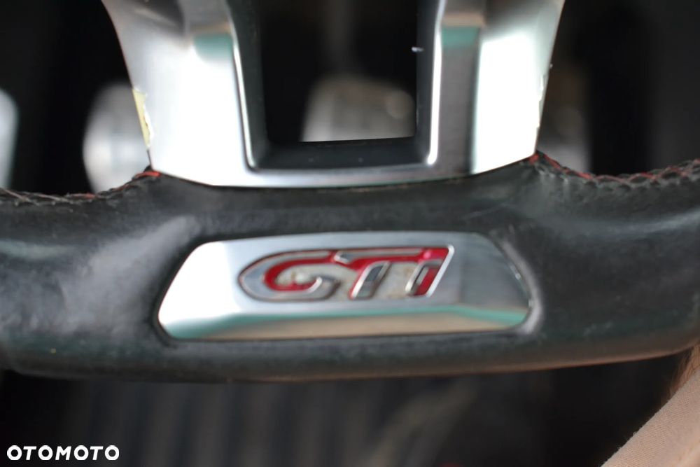 Peugeot 208 GTI 200 THP - 9