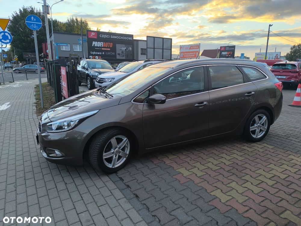 Kia Ceed 1.6 CRDi 128 Dream Team Edition - 24