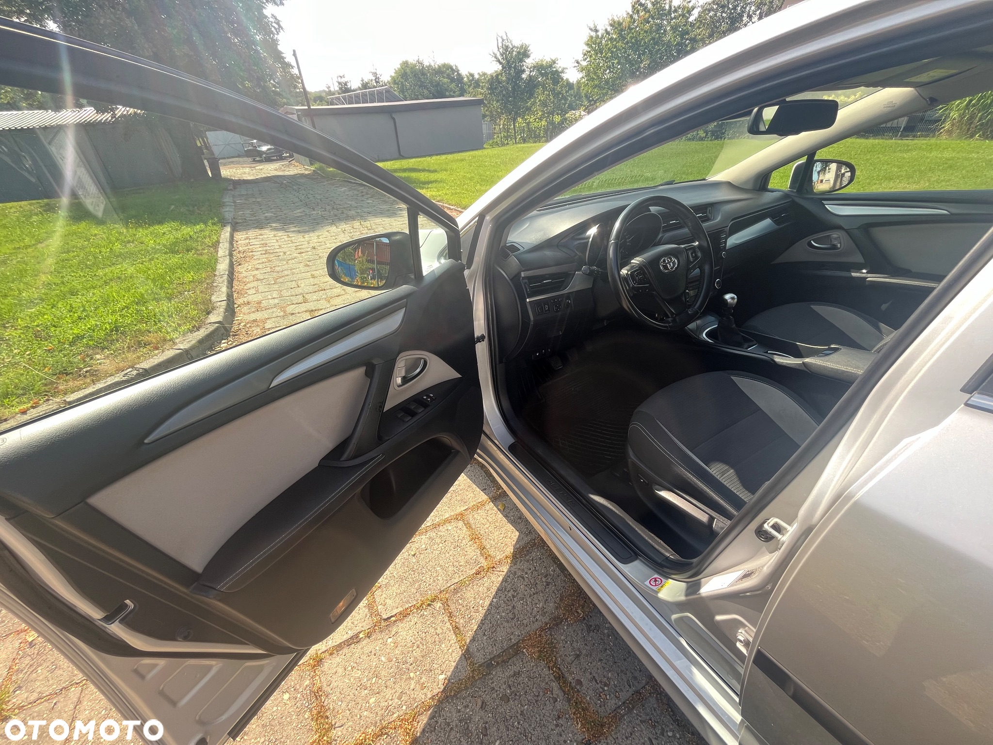 Toyota Avensis - 12