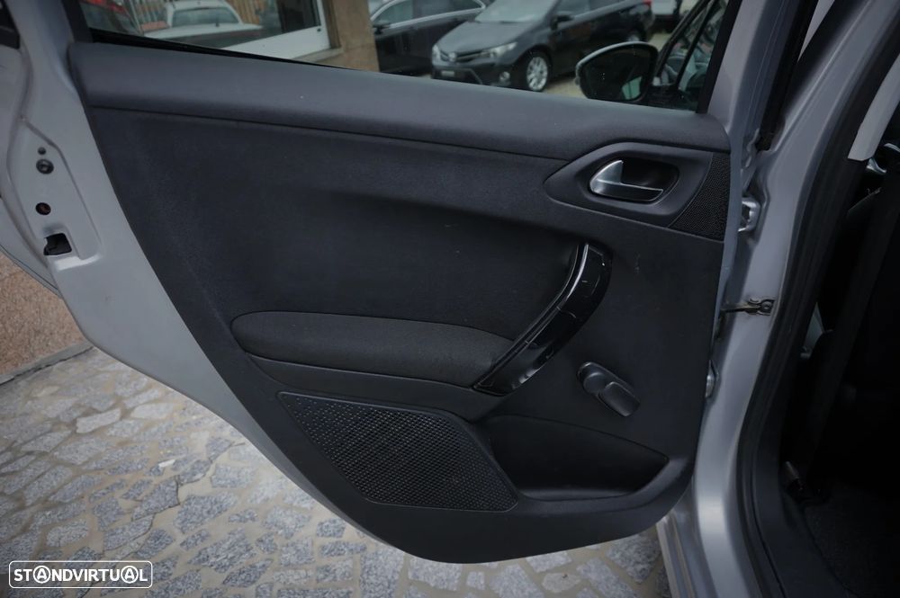 Peugeot 208 1.6 BlueHDi Style - 13