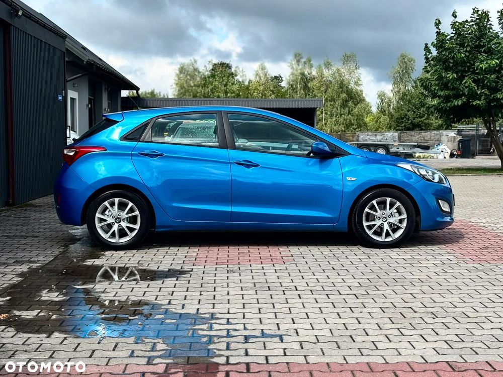 Hyundai i30 blue 1.6 CRDi Passion - 11