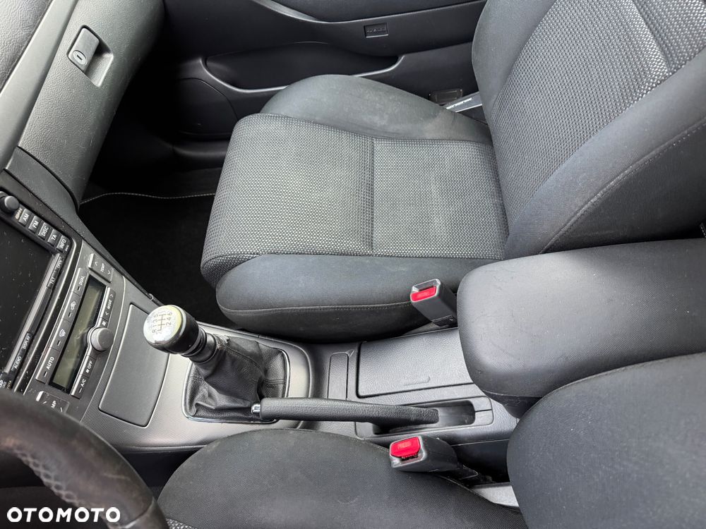 Toyota Avensis 2.0 D-4D - 24