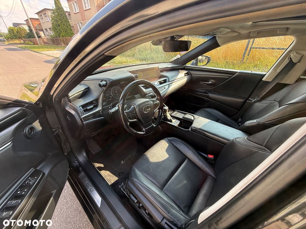 Lexus ES 300h Business Edition + - 25