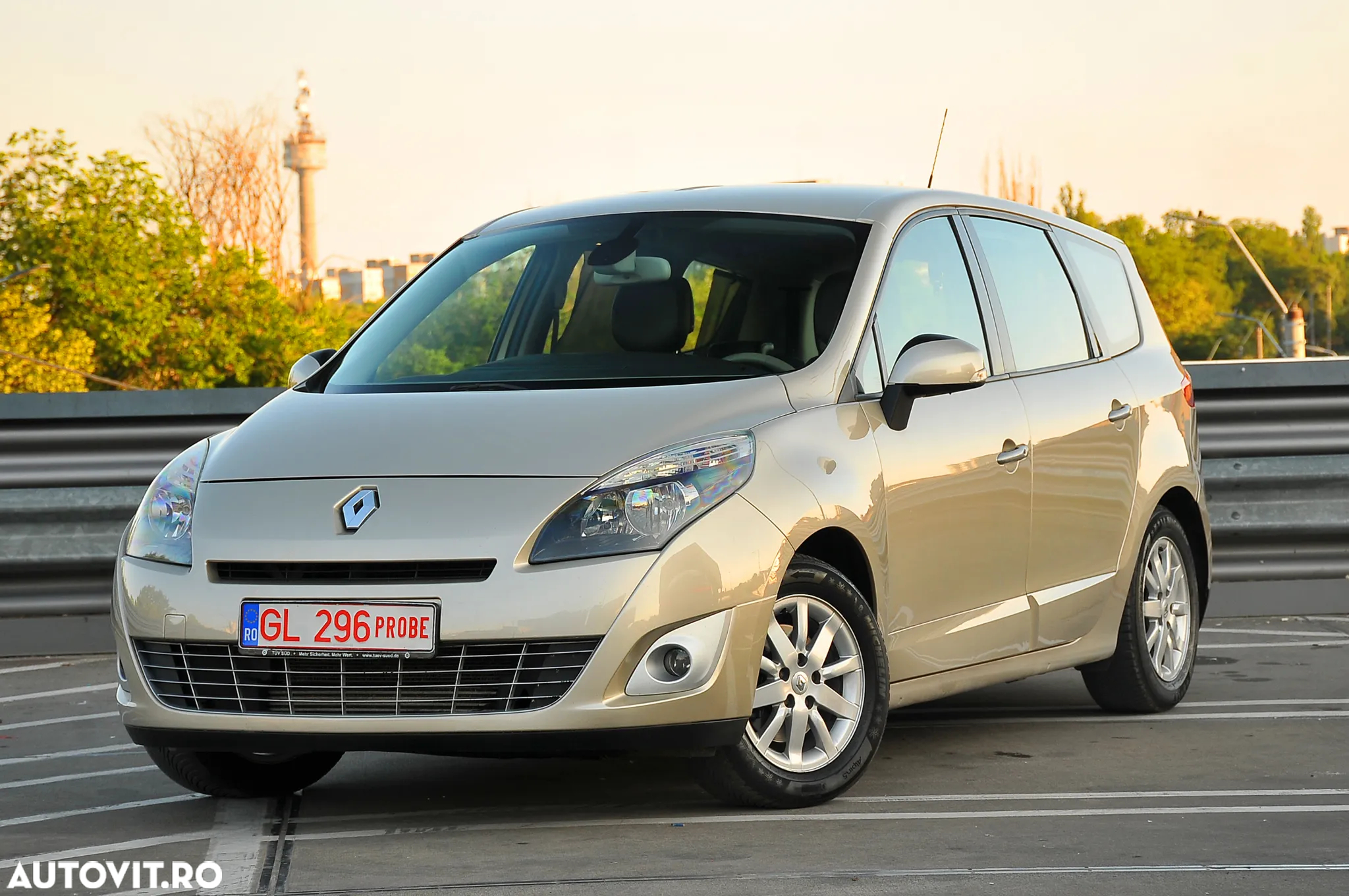 Renault Grand Scenic 1.9 dCi FAP Aut. Dynamique - 9