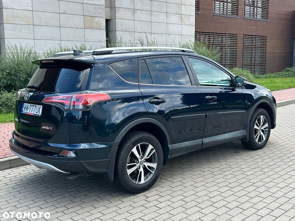 Toyota RAV4 2.5 XLE - 9