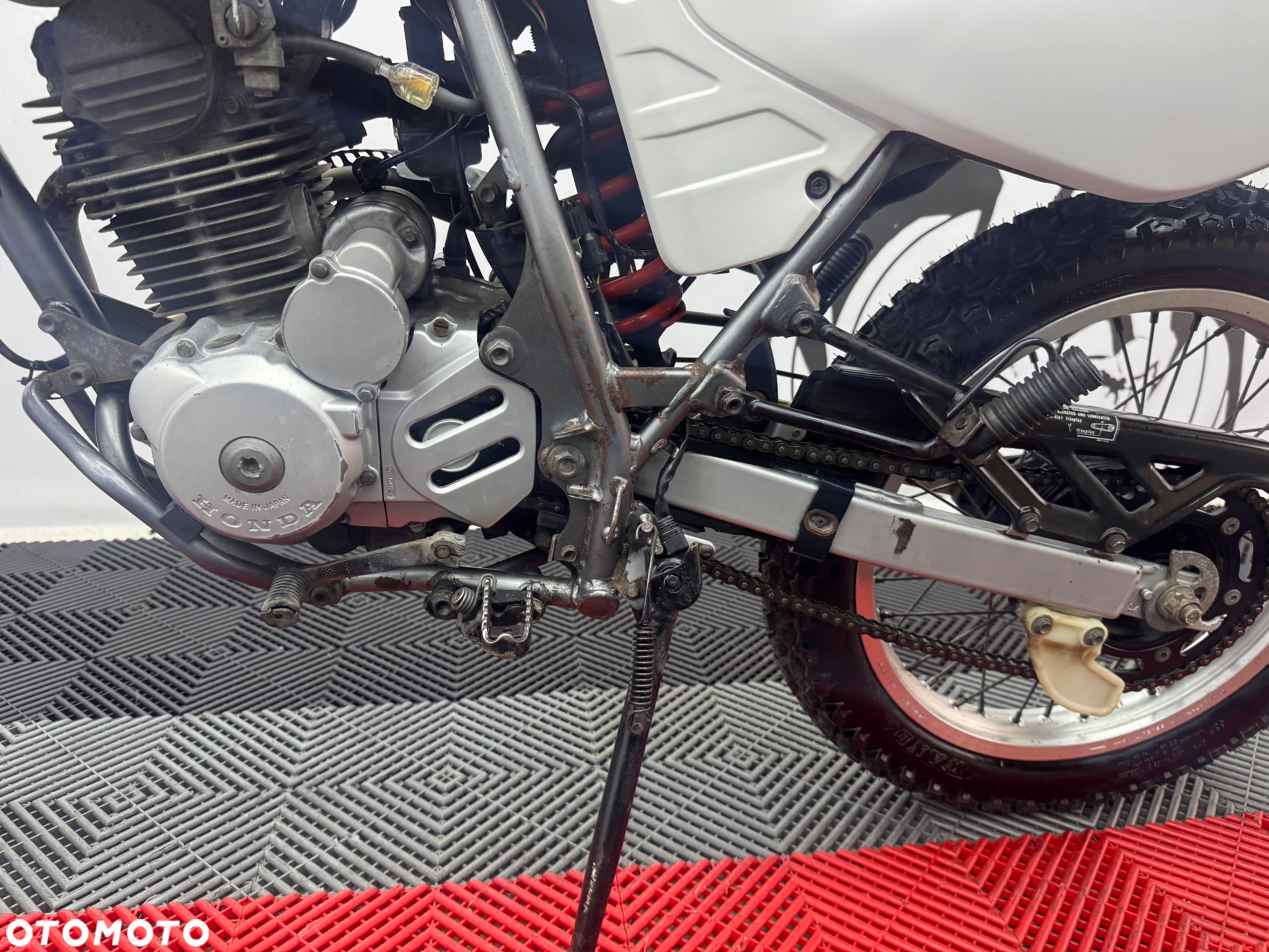 Honda XLR - 16