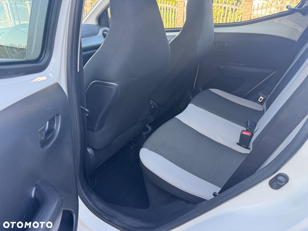 Toyota Aygo x-play touch - 8