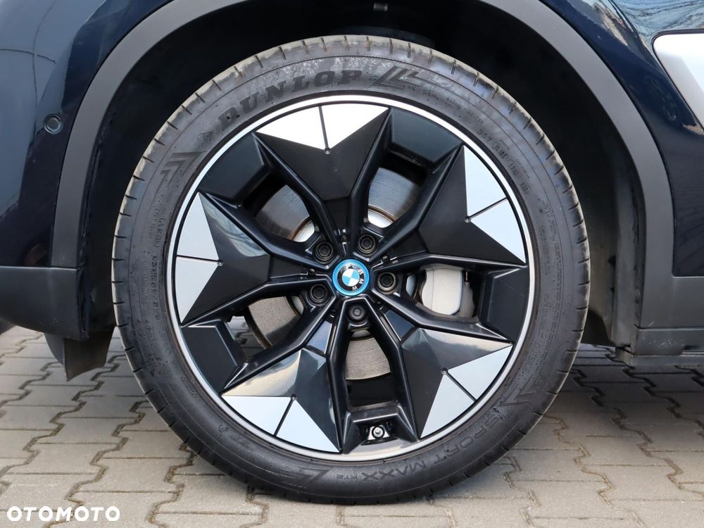 BMW iX3 - 4