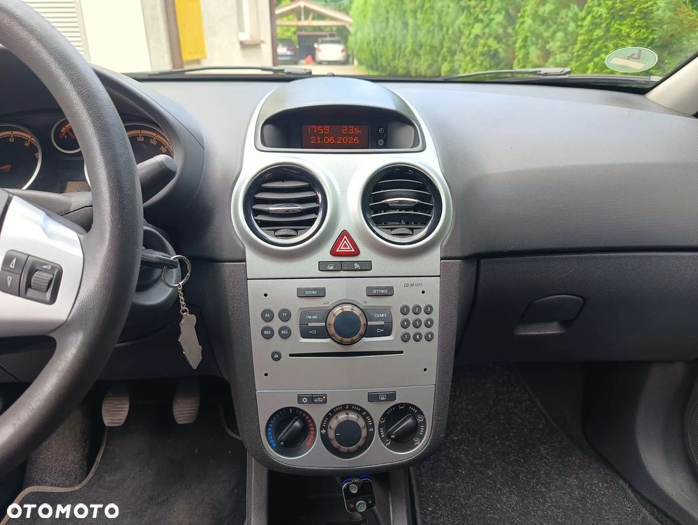 Opel Corsa 1.4 16V Essentia - 9