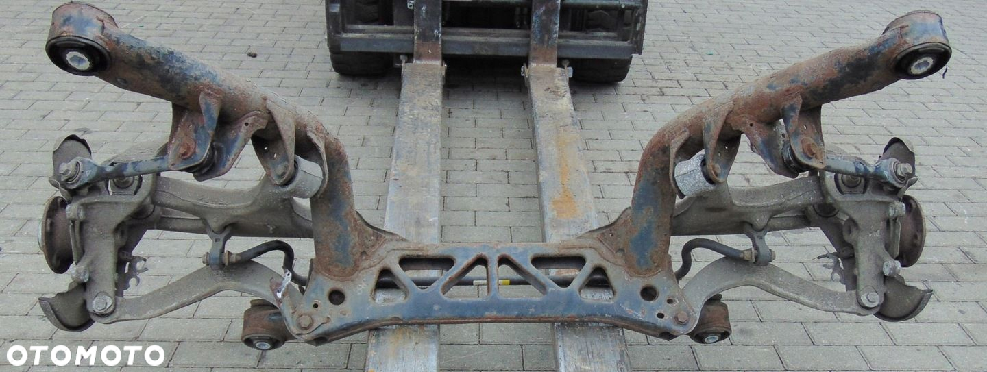 BELKA OŚ ZAWIESZENIE TYŁ AUDI A4 B8 KOMBI EUROPA - 2