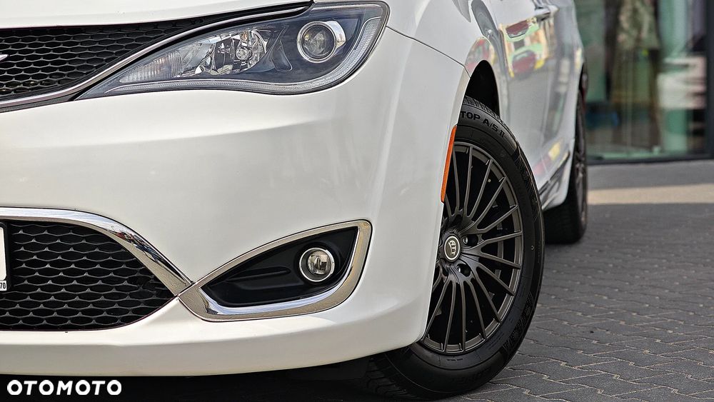 Chrysler Pacifica - 11