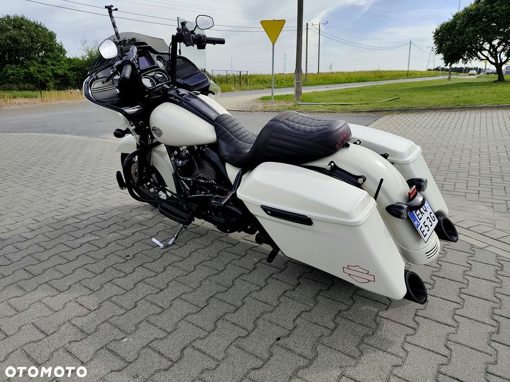 Harley-Davidson Touring Road Glide - 24