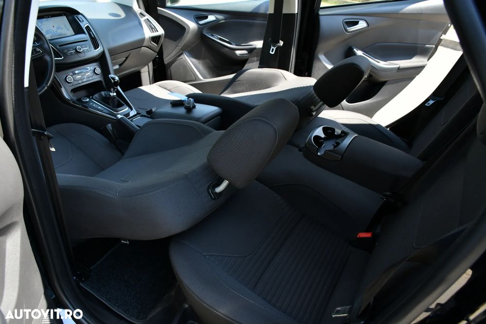 Ford Focus 1.5 EcoBlue Start-Stopp-System TITANIUM DESIGN - 33