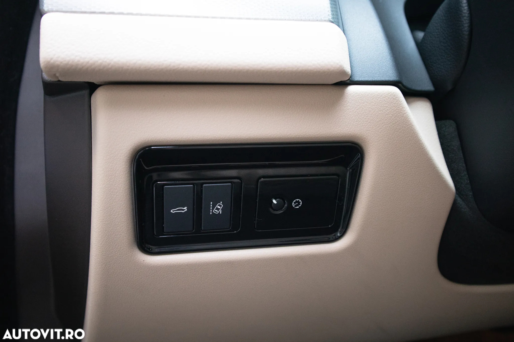 Jaguar XF 20d RWD E-Performance Portfolio - 11
