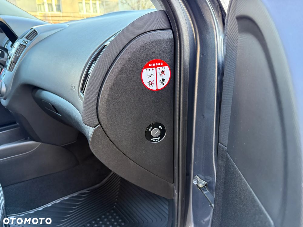 Kia Ceed 1.6 CRDi 90 Vision - 23