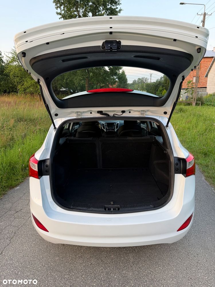 Hyundai i30 1.6 D GO - 17