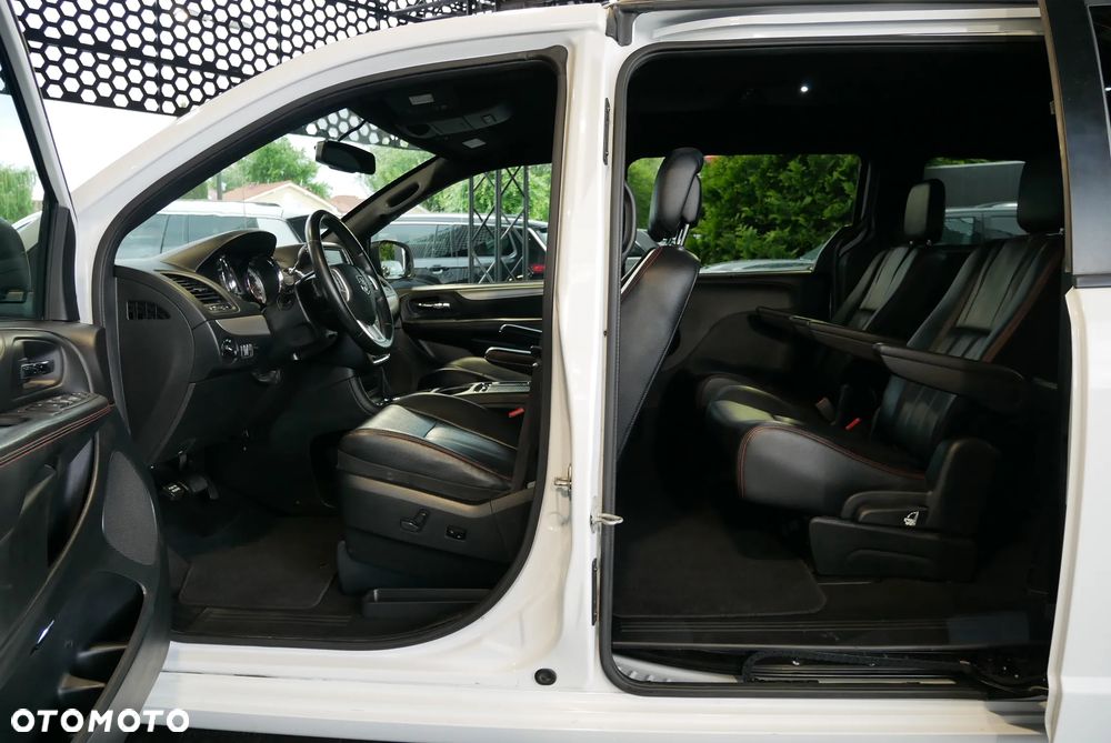 Dodge Grand Caravan - 12