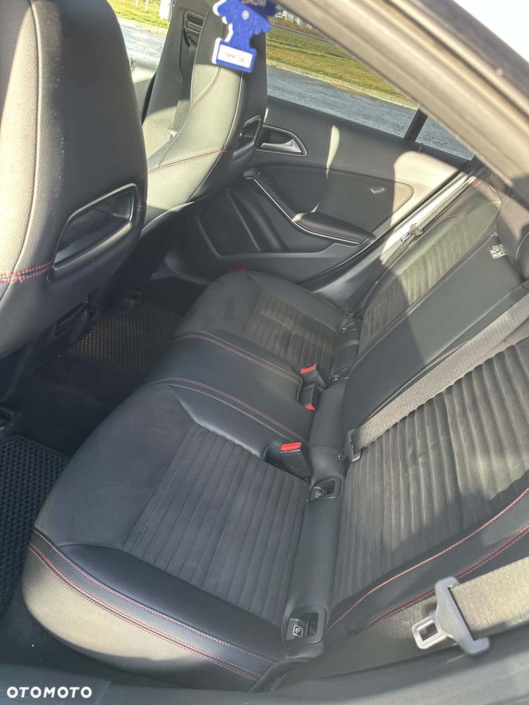 Mercedes-Benz CLA 220 4-Matic - 7