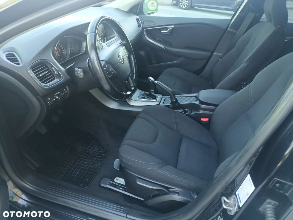 Volvo V40 D4 Momentum - 8