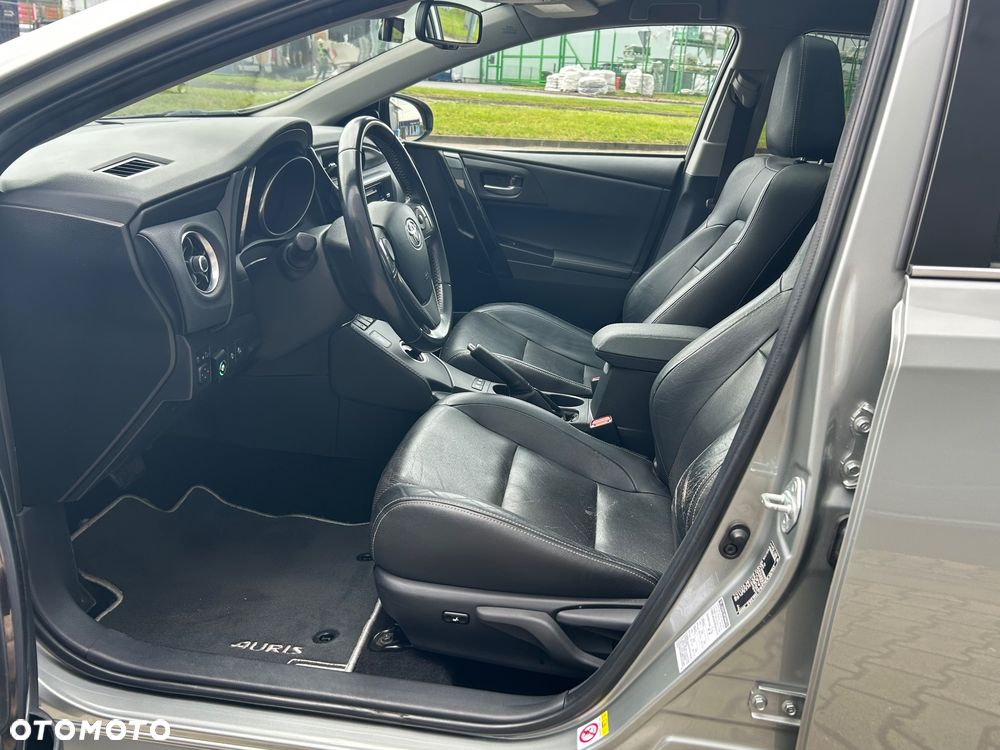 Toyota Auris Hybrid 135 Prestige - 12
