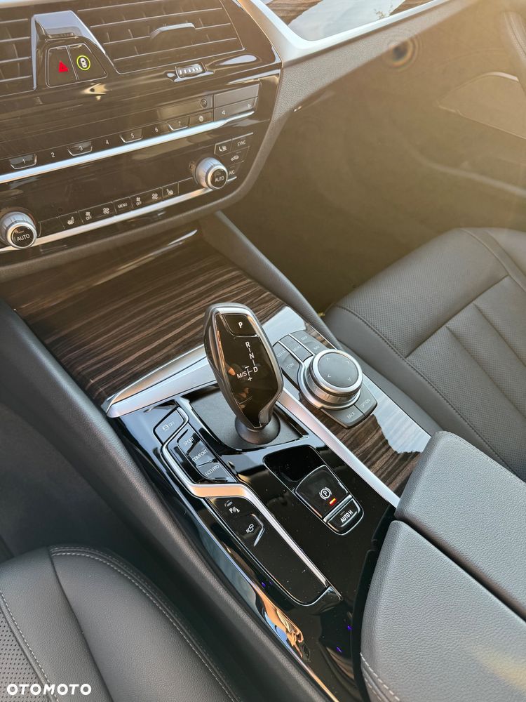 BMW Seria 5 530i xDrive mHEV - 26