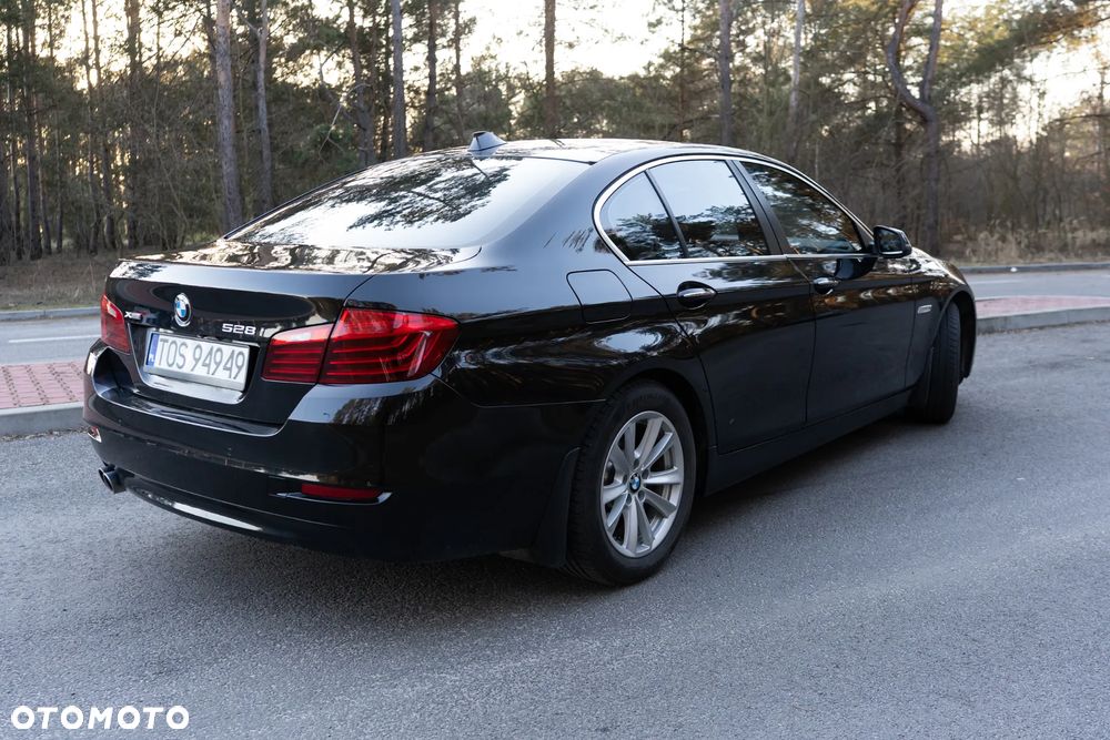 BMW Seria 5 528i - 5