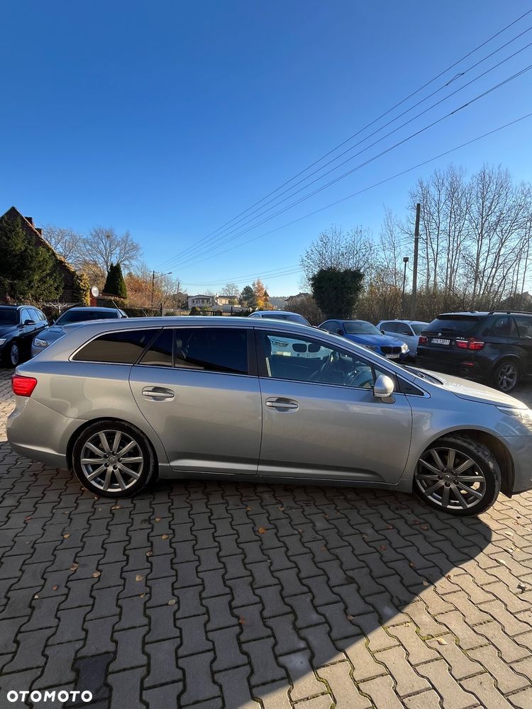 Toyota Avensis 1.8 Premium - 4