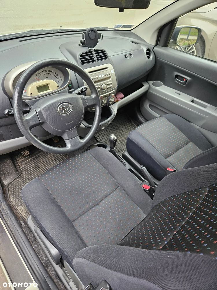 Daihatsu Sirion - 10