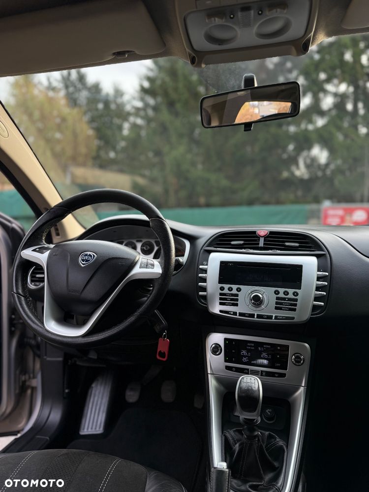 Lancia Delta 1.9 MJ TB Executive - 9