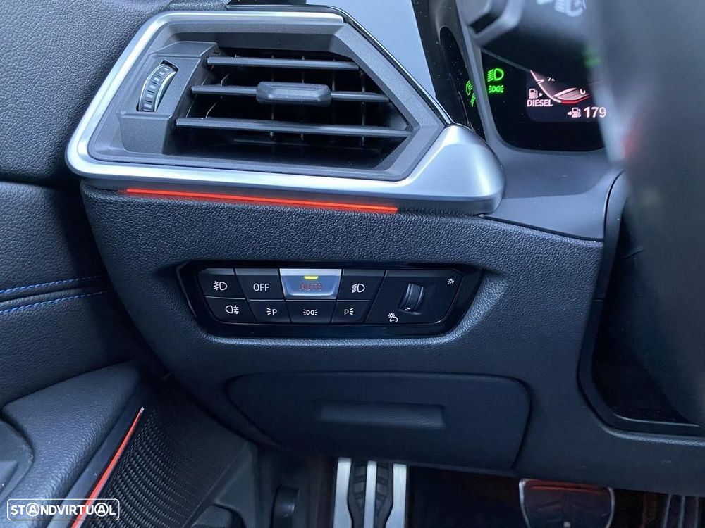 BMW 320 d Pack Desportivo M Auto - 30