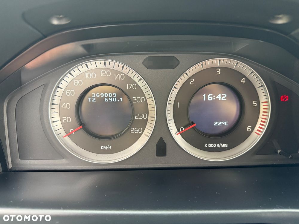 Volvo XC 70 D5 AWD Momentum - 9