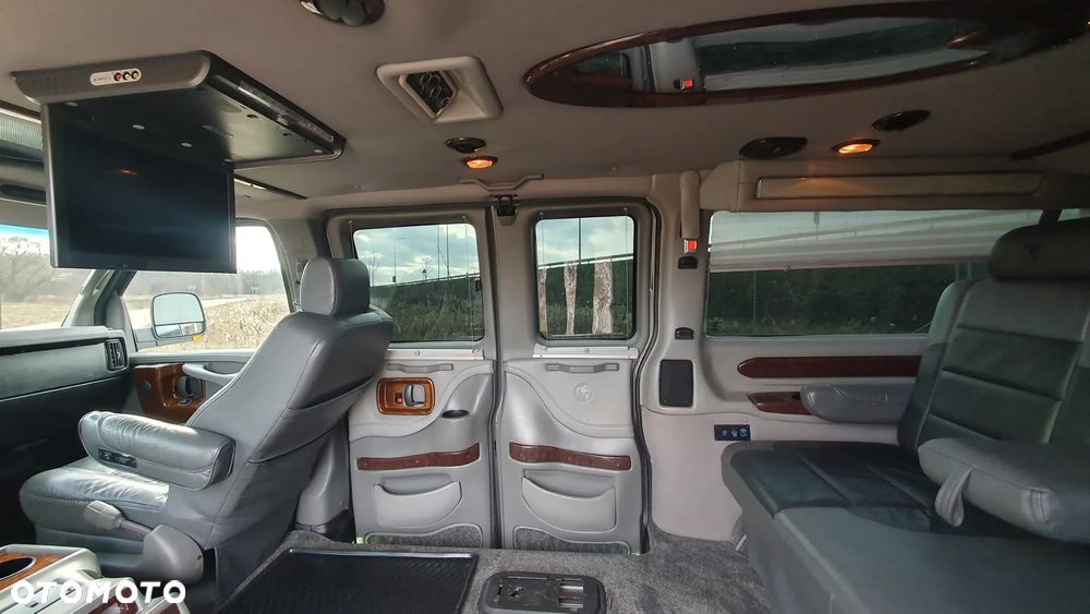 Chevrolet Express - 15