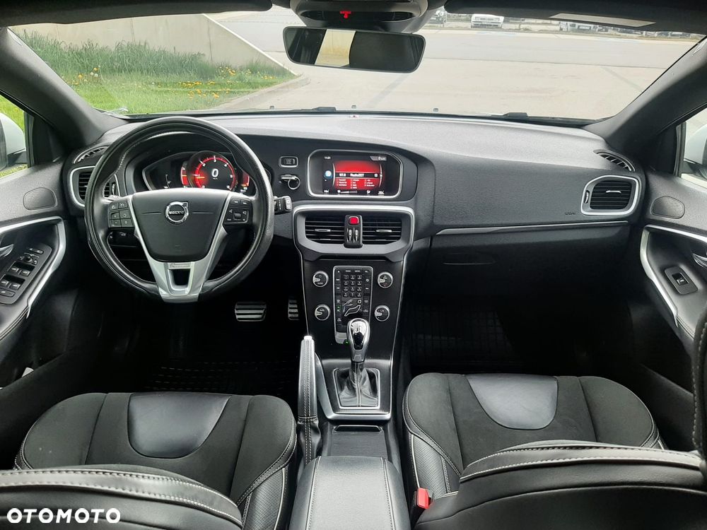 Volvo V40 D3 Geartronic RDesign - 22