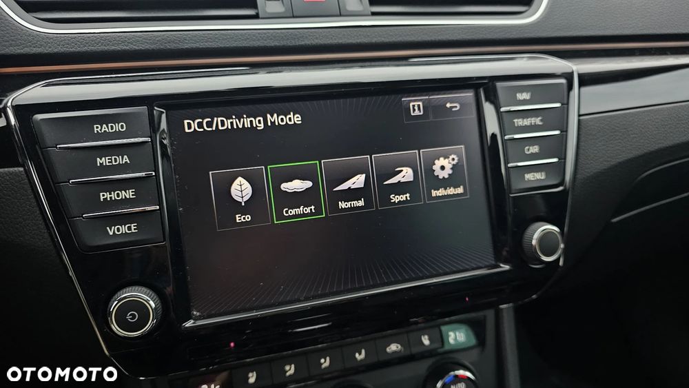 Skoda Superb 2.0 TDI L&K DSG - 25