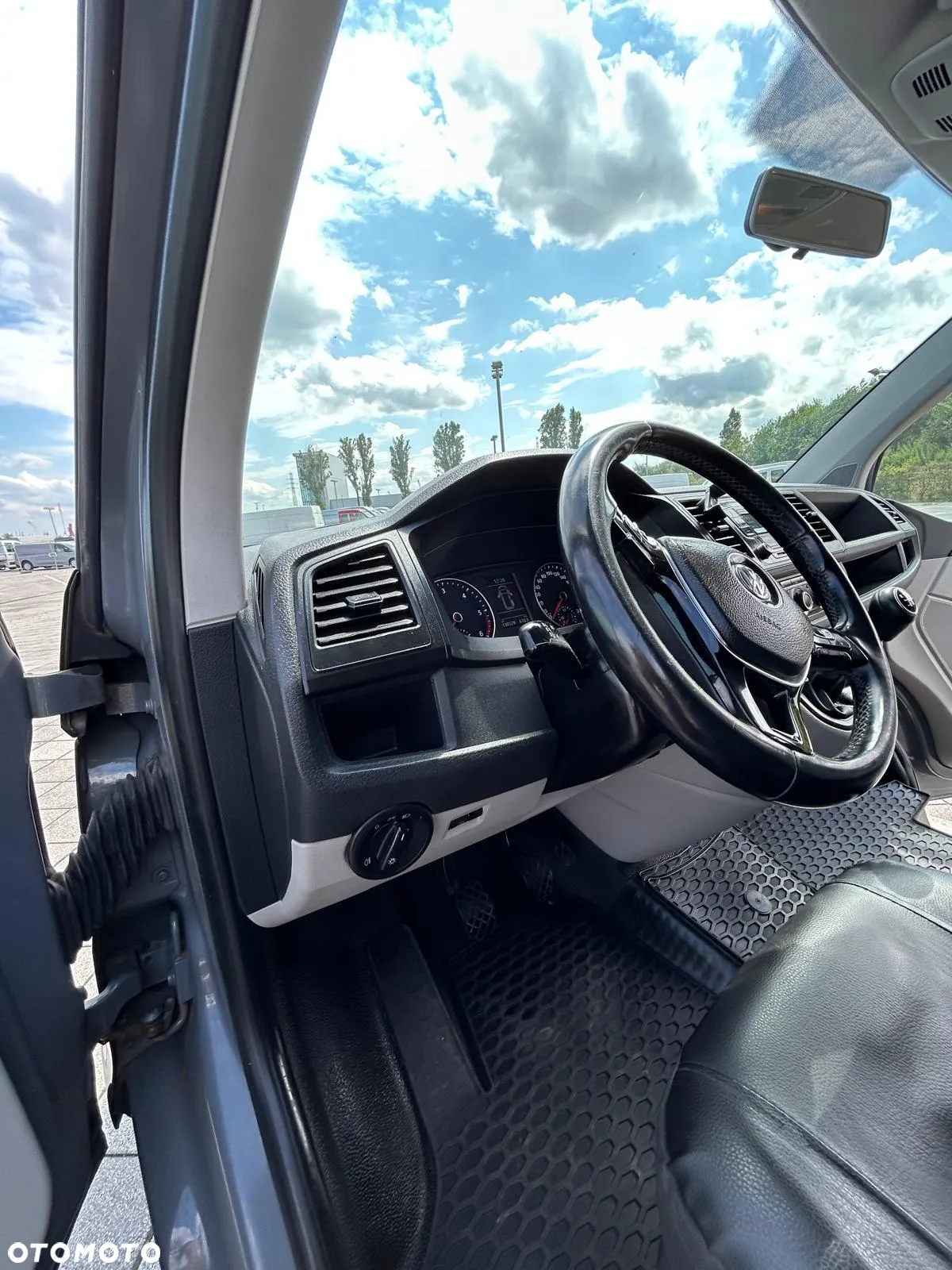 Volkswagen Transporter - 11