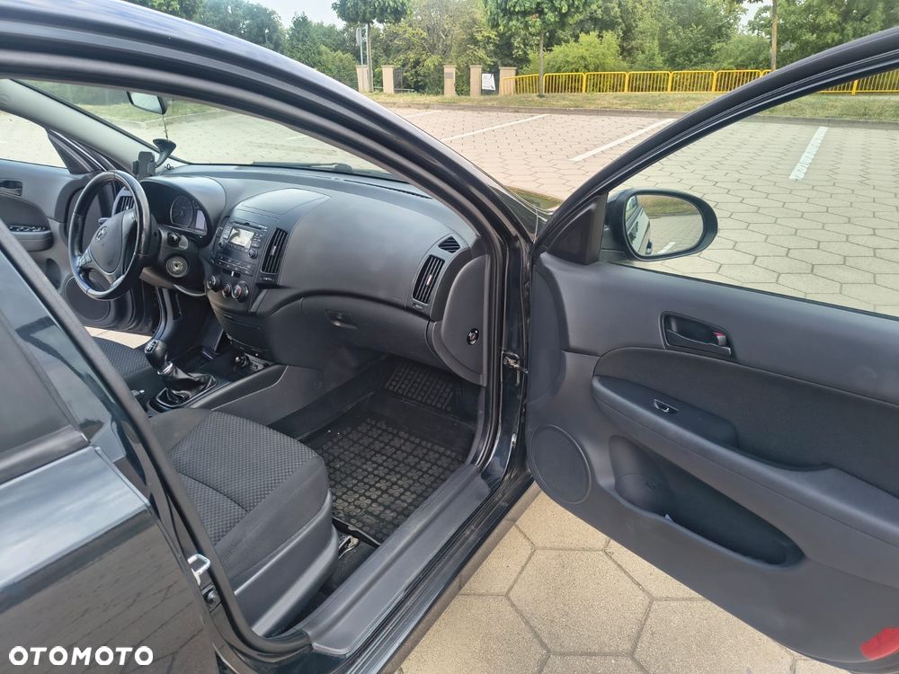 Hyundai i30 i30cw 1.4 UEFA EURO 2012 Edition - 11
