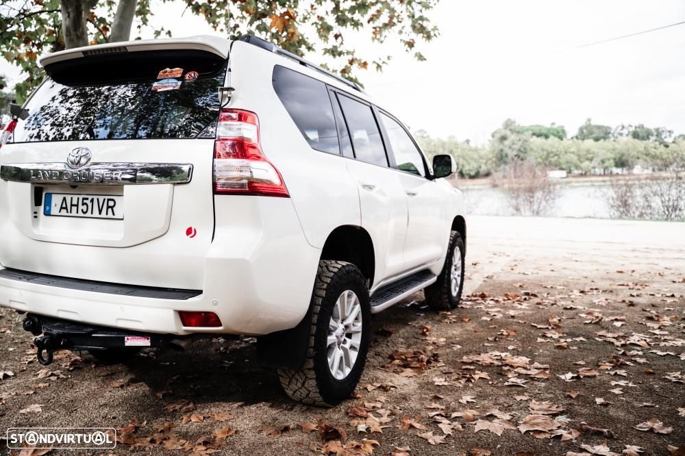 Toyota Land Cruiser Prado - 11