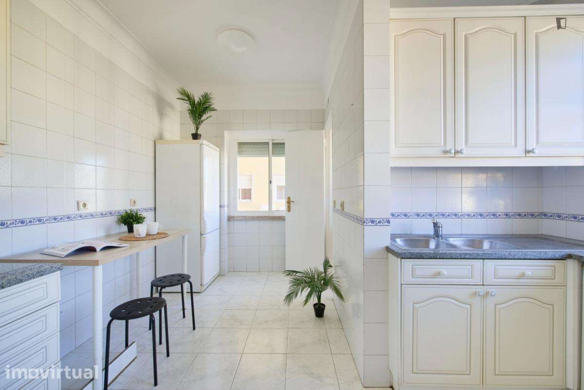 Quarto - localizado em Roma-Areeiro Lisbon - Grande imagem: 4/19
