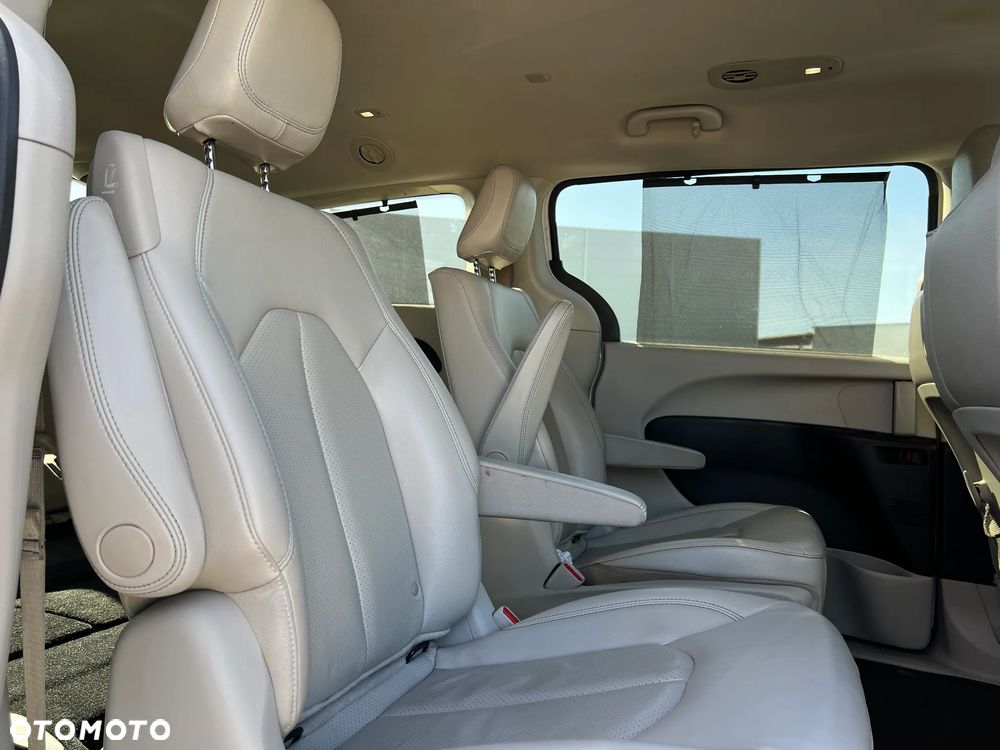 Chrysler Pacifica - 36