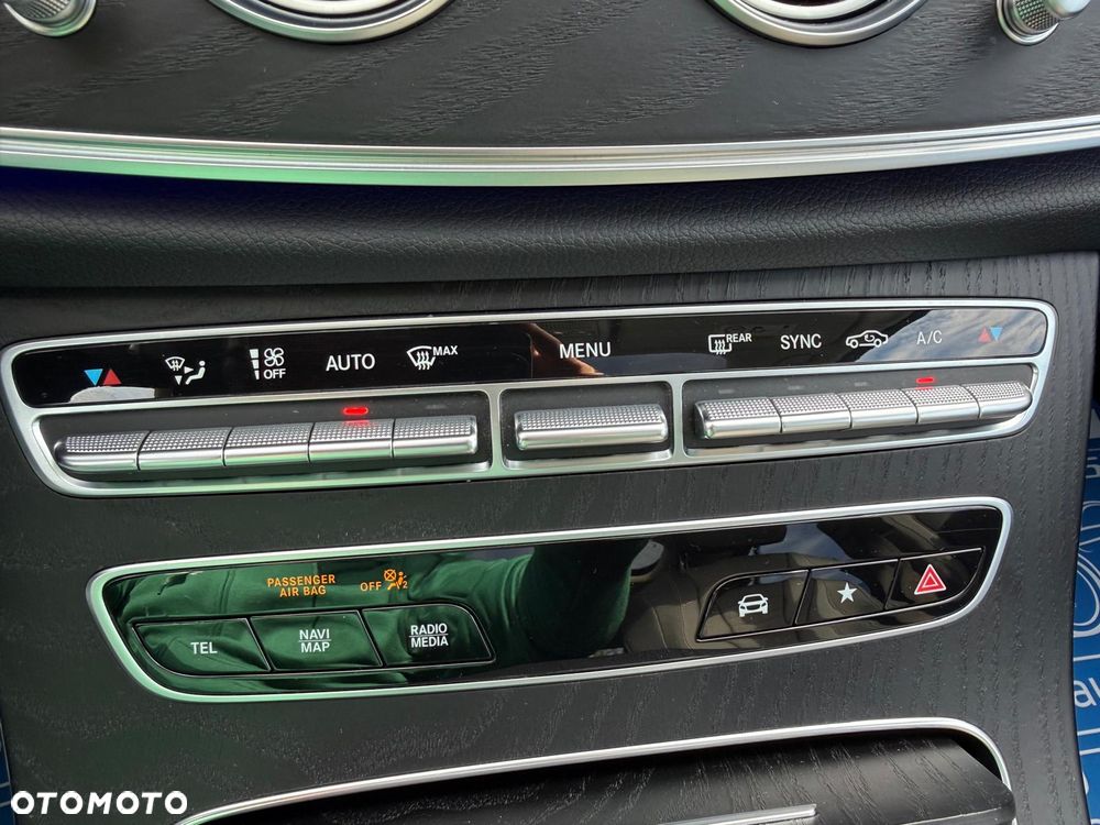 Mercedes-Benz Klasa E 400 d 4Matic 9G-TRONIC - 29