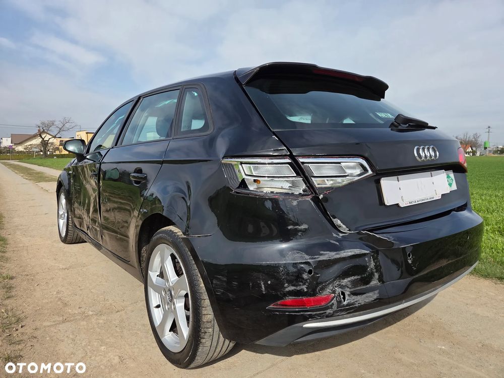 Audi A3 Sportback 1.4 TFSI S tronic Ambiente - 4
